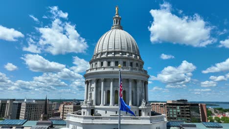 Minnesota-state-flag-waving-on-capitol-building-in-front-of-dome