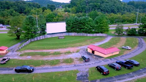 truck-pulls-into-drive-in-theatre-in-elizabethton-tennessee