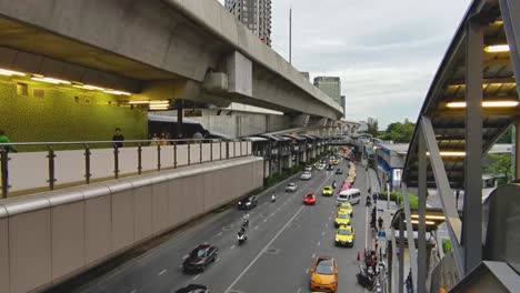 BTS-Skytrain-Station-Overlooking-a-Road-at-Lat-Phrao-with-Traffic-Below