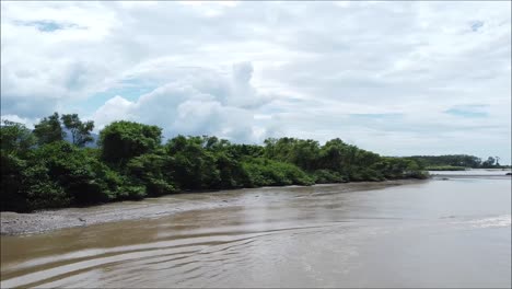 Tropischer-Fluss,-Costa-Rica,-Mangrove,-Fluss-Zwischen-Bäumen,-Natur