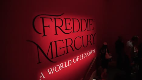 Freddie-Mercury&#39;s,-Eine-Welt-Für-Sich,-London,-Vereinigtes-Königreich