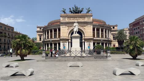 Frontal-view-of-the-Teatro-Politeama-Garibaldi,-a-neoclassical-theatre-building-in-the-old-town-of-Palermo,-Italy