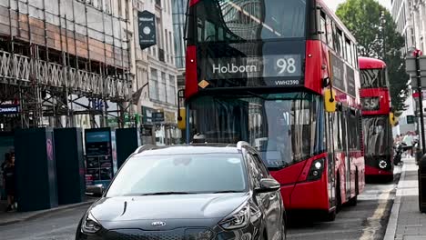 98-Bus-off-to-Holborn-from-Tottenham-Court-Road,-London,-United-Kingdom
