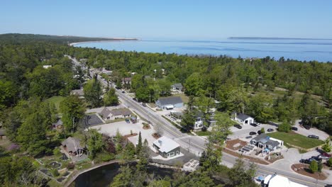 Iconic-downtown-of-Glen-Albor-in-Michigan,-aerial-drone-view