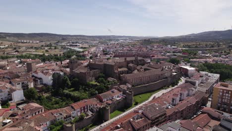 Orbiting-shot-of-Impressive-Maribel-Palace-in-Plasencia-historic-town,-Spain