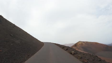 Timanfaya,-Bilder-Von-Der-Straße,-Vulkanischer-Naturpark-Von-Lanzarote,-Atemberaubende-Ausblicke-Auf-Die-Landschaft