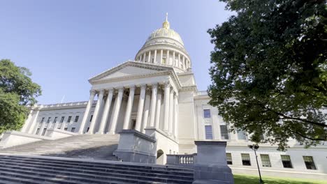 ground-level-pan-of-charleston-west-virginia-state-capital-building,-state-house