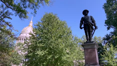 Estatua-De-Stonewall-Jackson-En-Charleston,-Virginia-Occidental