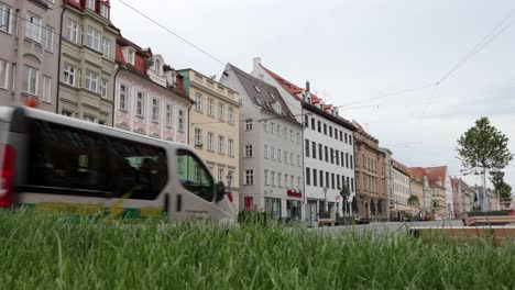 Cars-Driving-In-The-Maximilianstrasse-Street-In-The-Old-Town-of-Augsburg,-Germany