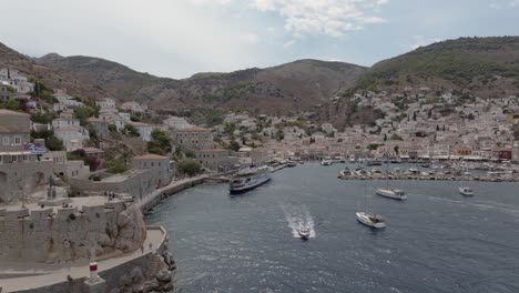 Approaching-Hydra-port-in-Hydra-island,-Greece