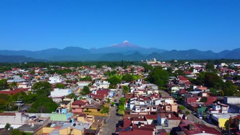 spectacular-drone-view-of-the-Citlaltepec-volcano-from-Cordoba,-Veracruz,-Mexico