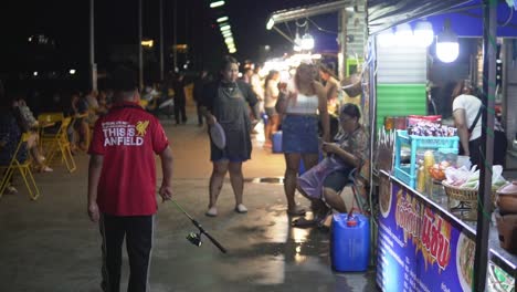 Mercado-Nocturno-De-Saphan-Pla-En-Hua-Hin,-Tailandia