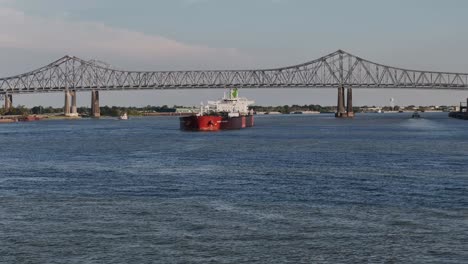 Tanker-In-Der-Nähe-Von-New-Orleans-Und-Dem-Mississippi-River