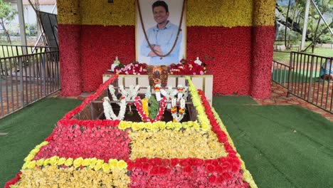 Grave-Memorial-of-Puneeth-Raj-Kumar-an-Indian-actor,-philanthropist,-playback-singer,-television-presenter,-and-producer,-who-worked-in-Kannada-cinema