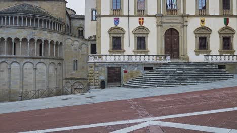 Facade-Of-The-Palace-of-the-Lay-Fraternity-At-The-Piazza-Grande-In-Arezzo,-Italy