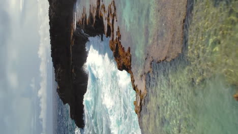 Cap-Des-Pins,-Piscinas-Costeras-De-Rocas-Naturales-En-La-Isla-Lifou,-Nueva-Caledonia