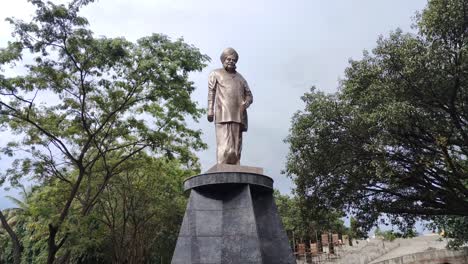Memorial-statue-of-Ambareesh,-an-Indian-actor,-media-personality,-and-politician-from-the-state-of-Karnataka