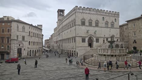 A-pan-across-the-the-Piazza-IV-Novembre-in-Perugia,-Province-of-Perugia,-Italy