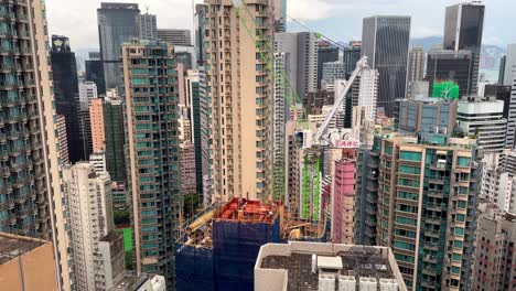 Wohngebäude-Umgeben-Von-Bambusgerüsten-In-Hongkong