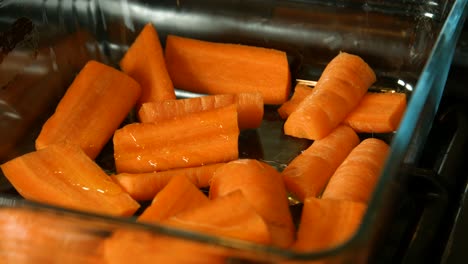Zanahorias-Picadas-Con-Aceite-De-Oliva-Rociado-Encima