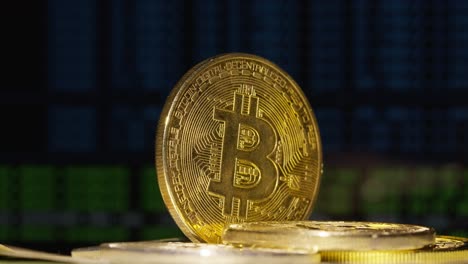 Moneda-Bitcoin-Btc-Y-Monedas-Ethereum-Eth-Que-Giran-En-Billetes-En-Efectivo-De-100-Dólares,-Minería-De-Dinero-Virtual