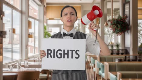 Wütende-Indische-Kellnerin,-Die-Für-Rechte-Protestiert