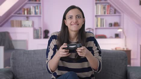 Gamer-India-Competitiva-Jugando-Videojuegos