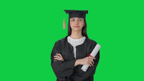 Porträt-Eines-Indischen-College-Absolventenmädchens-Auf-Grünem-Bildschirm