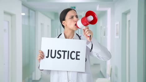 Wütende-Indische-Ärztin,-Die-Für-Gerechtigkeit-Protestiert