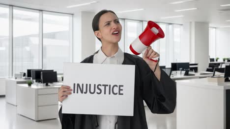 Angry-Indian-female-lawyer-protesting-against-INJUSTICE