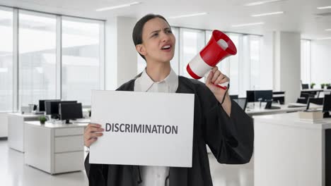 Angry-Indian-female-lawyer-protesting-against-DISCRIMINATION