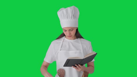 Indische-Professionelle-Köchin,-Die-Speisen-Aus-Dem-Rezeptbuch-Auf-Grünem-Bildschirm-Zubereitet