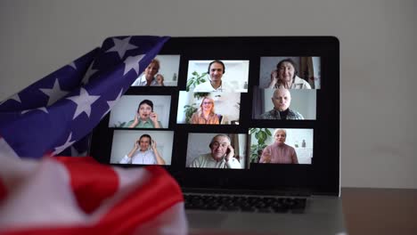 Laptop,-Flagge-USA,-Chat-Konferenzen-Online