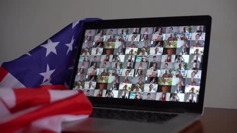 Animation-Eines-Laptop-Computers-Mit-Amerikanischer-Flagge-Im-Hintergrund.-Diversitätskonzept-Der-Amerikanischen-Gesellschaft,-Digitale-Komposition.