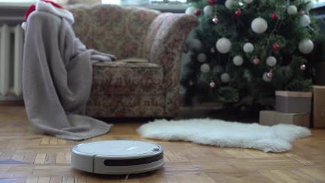 Robotic-vacuum-cleaner-hoovering-the-floor-at-christmas