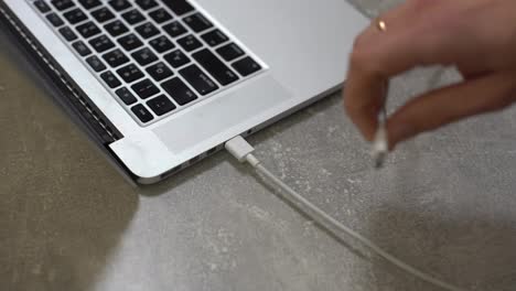 Connect-the-magnetic-cable-to-your-phone.-Overfly-magnetic-micro-USB-Cable.-Fast-Charging-Charger-Cables-For-Android