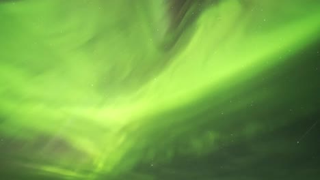 Erstaunliche-Aussicht-Auf-Aurora-Borealis-Am-Nachthimmel