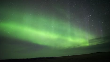 Impresionante-Vista-De-La-Aurora-Boreal-En-El-Cielo-Nocturno