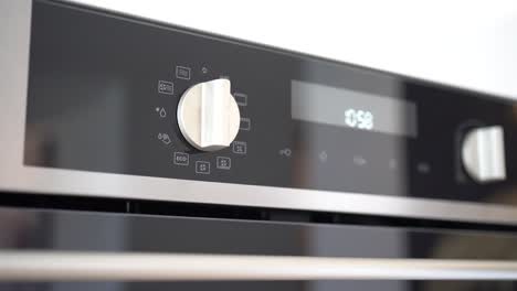 Contemporary-oven-with-chrome-details