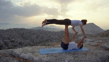 Couple-practicing-acro-yoga-in-nature