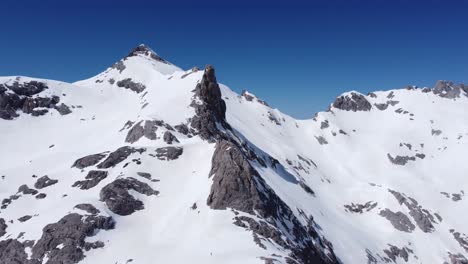 Montañas-Nevadas-En-Picos-De-Europa-En-Día-De-Invierno
