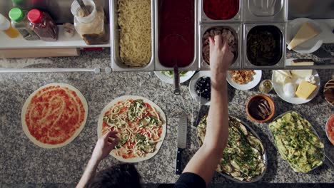 Preparing-vegetarian-pizza-in-restaurant-kitchen