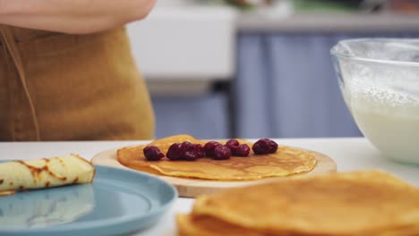 Unnamed-cook-putting-cranberries-in-a-pancake