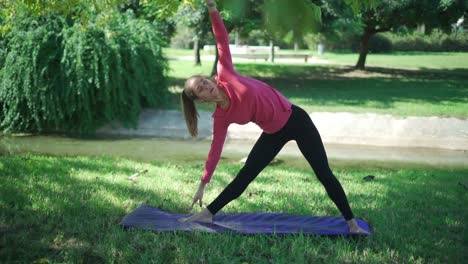 Woman-doing-Crescent-lunge-twist-and-side-stretches
