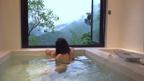 Woman-relaxing-in-bathtub-in-spa-resort
