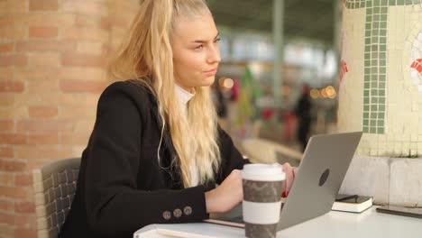 Freelancer-woman-working-with-laptop-in-cafe