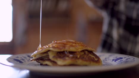 Cook-adding-honey-on-pancakes