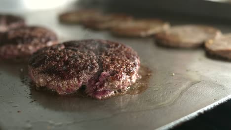 Buns-and-hamburgers-on-hot-surface