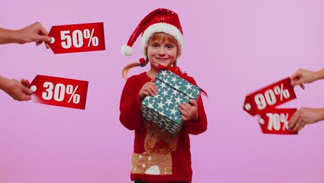 Kleinkind-Kleines-Mädchen-Kind-Hält-Geschenkboxen-Und-Erhält-Weihnachtsrabatte-Inschriften-Bannertexte