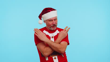 Mann-Im-Weihnachts-T-Shirt-Hört-Musik-über-Kopfhörer,-Tanzt-Disco,-Albert-Herum-Und-Hat-Spaß